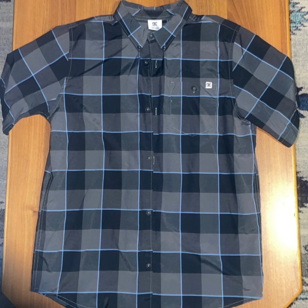DC button up short sleeves 😎shirt.